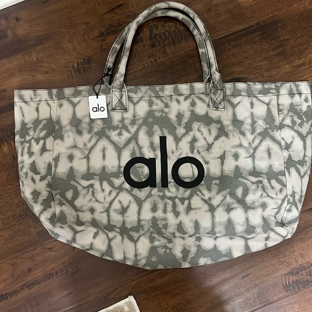 NWT alo tote